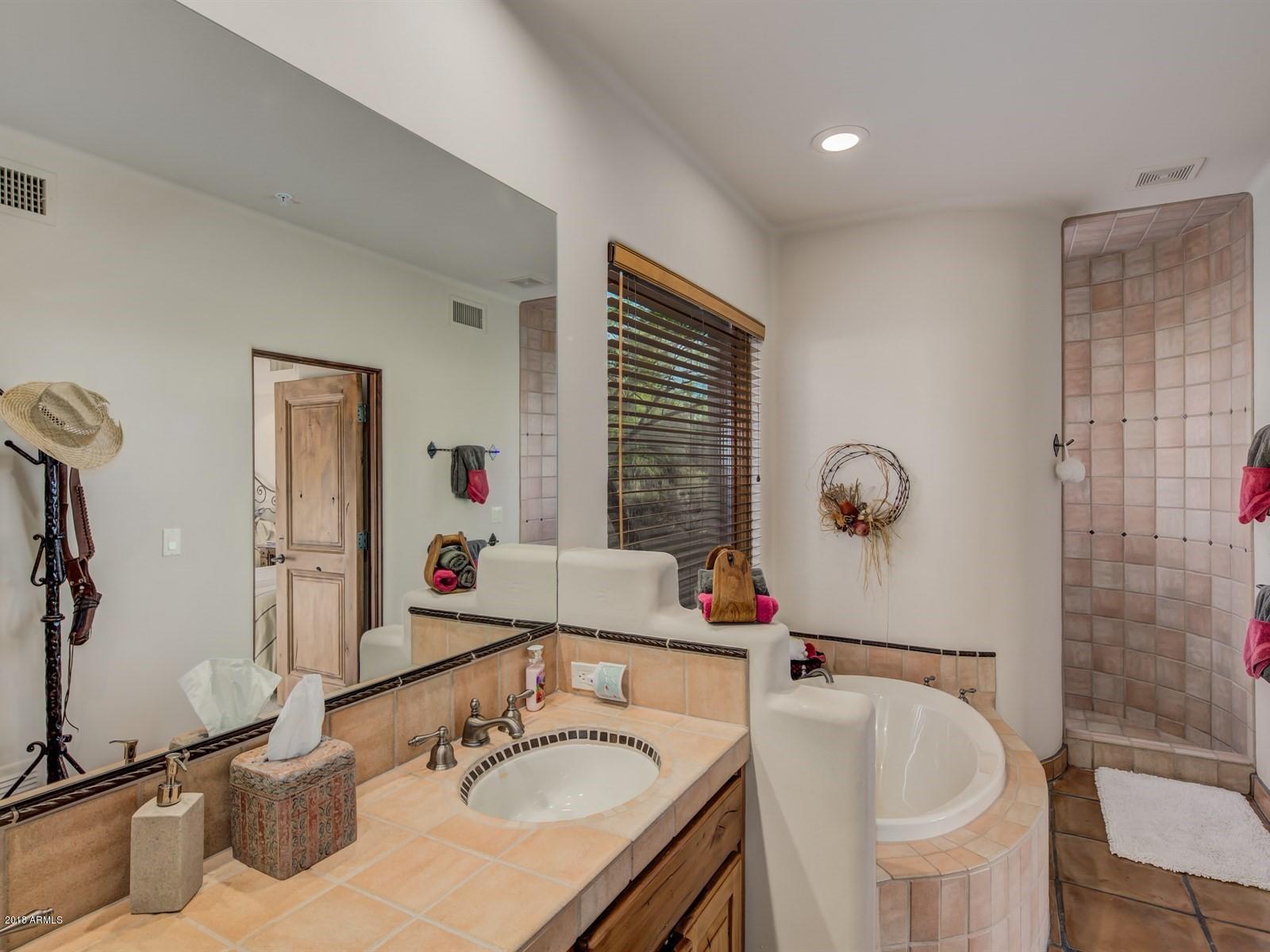 10285 East Joy Ranch Road Scottsdale, AZ 85262 - Photo 27 of 87 028_Guest Bath
