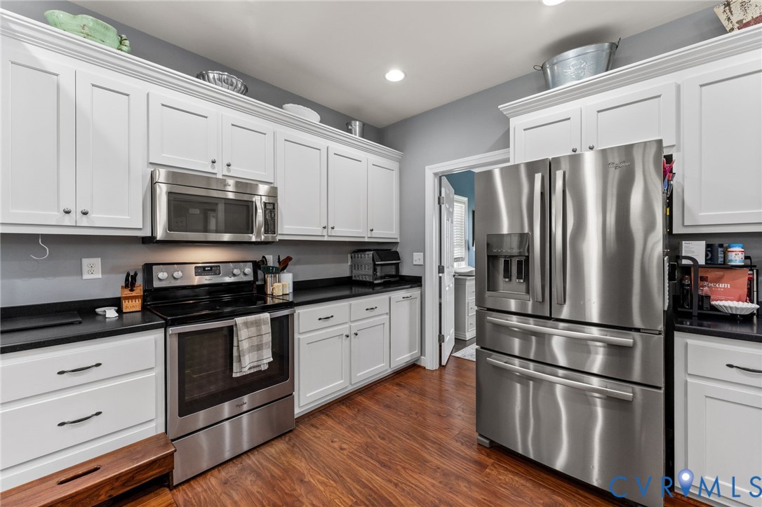 5610 Mt Landing Road Tappahannock, VA 22560 - Photo 11 of 36 All appliances convey.