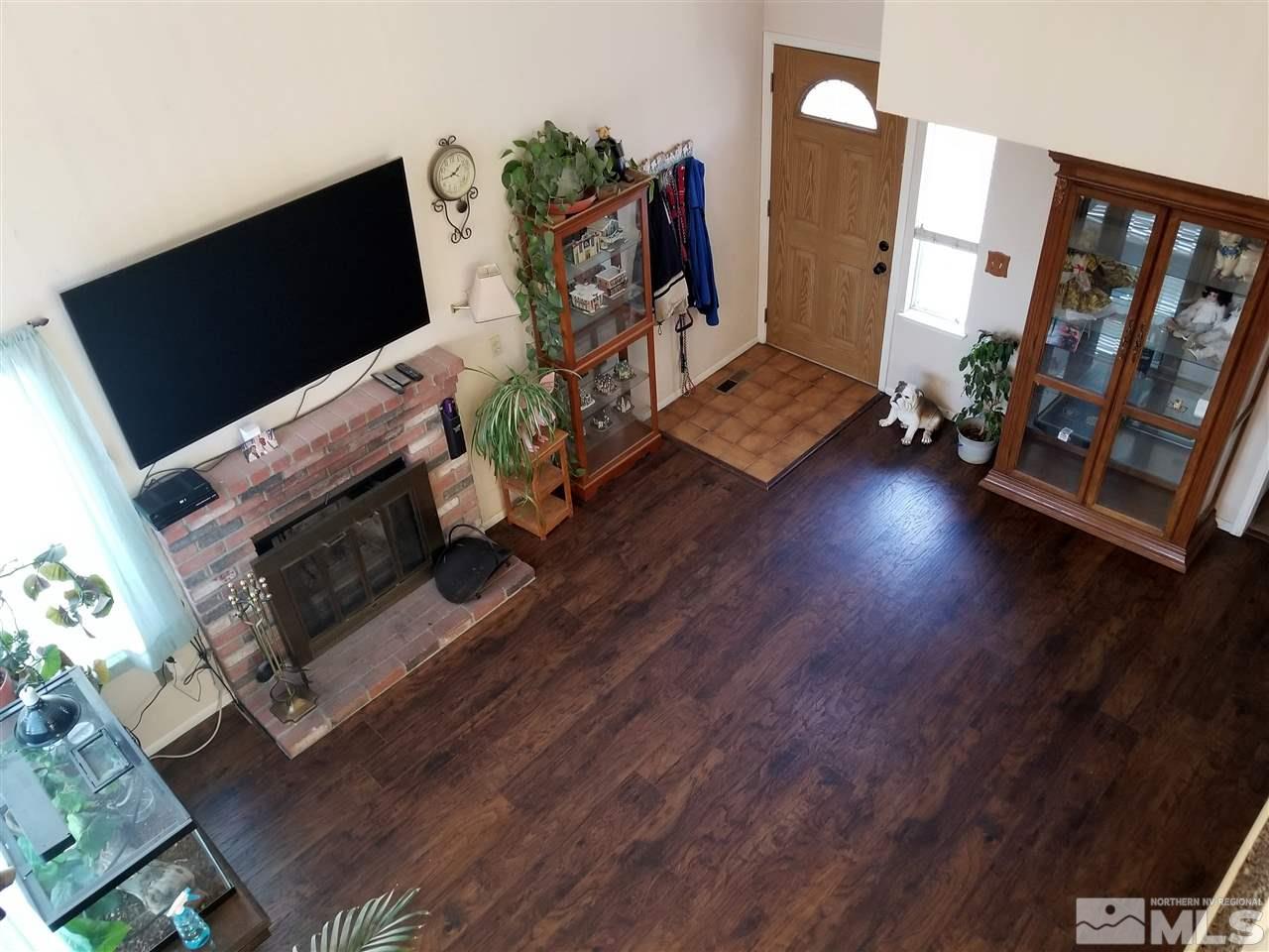 7135 Indigo Circle Reno, NV 89506 - Photo 3 of 21 a living room with furniture and a flat screen tv