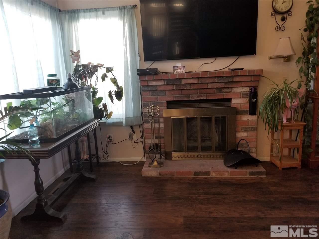 7135 Indigo Circle Reno, NV 89506 - Photo 5 of 21 a living room with furniture and a fireplace