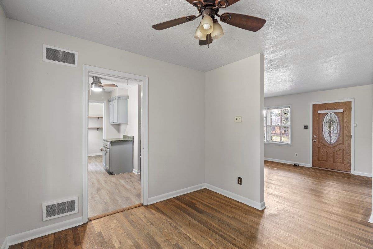 1886 Danville Road Memphis, TN 38117 - Photo 6 of 23 a view of an empty room and window