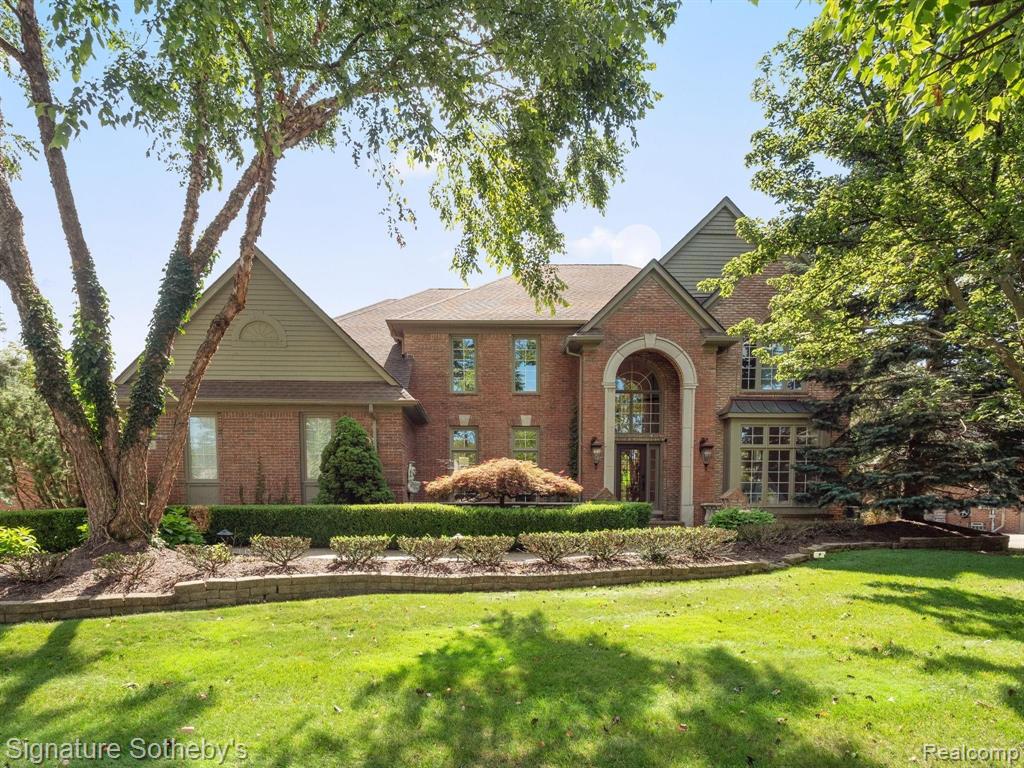 2085 Mapleridge Road Rochester Hills, MI 48309 - Photo 1 of 58