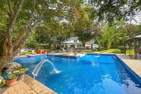 $1,390,000 | 23 Pettit Drive, Dix Hills, NY 11746