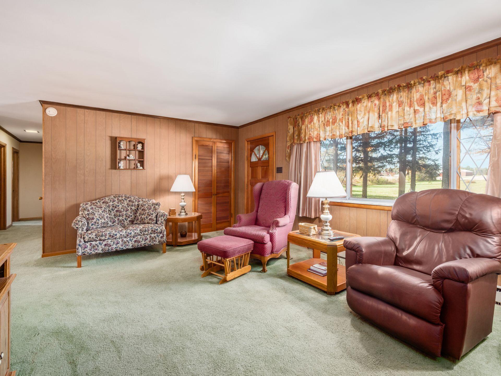 11109 York Road Southwest Etna, OH 43105 - Photo 5 of 38 Family Room D