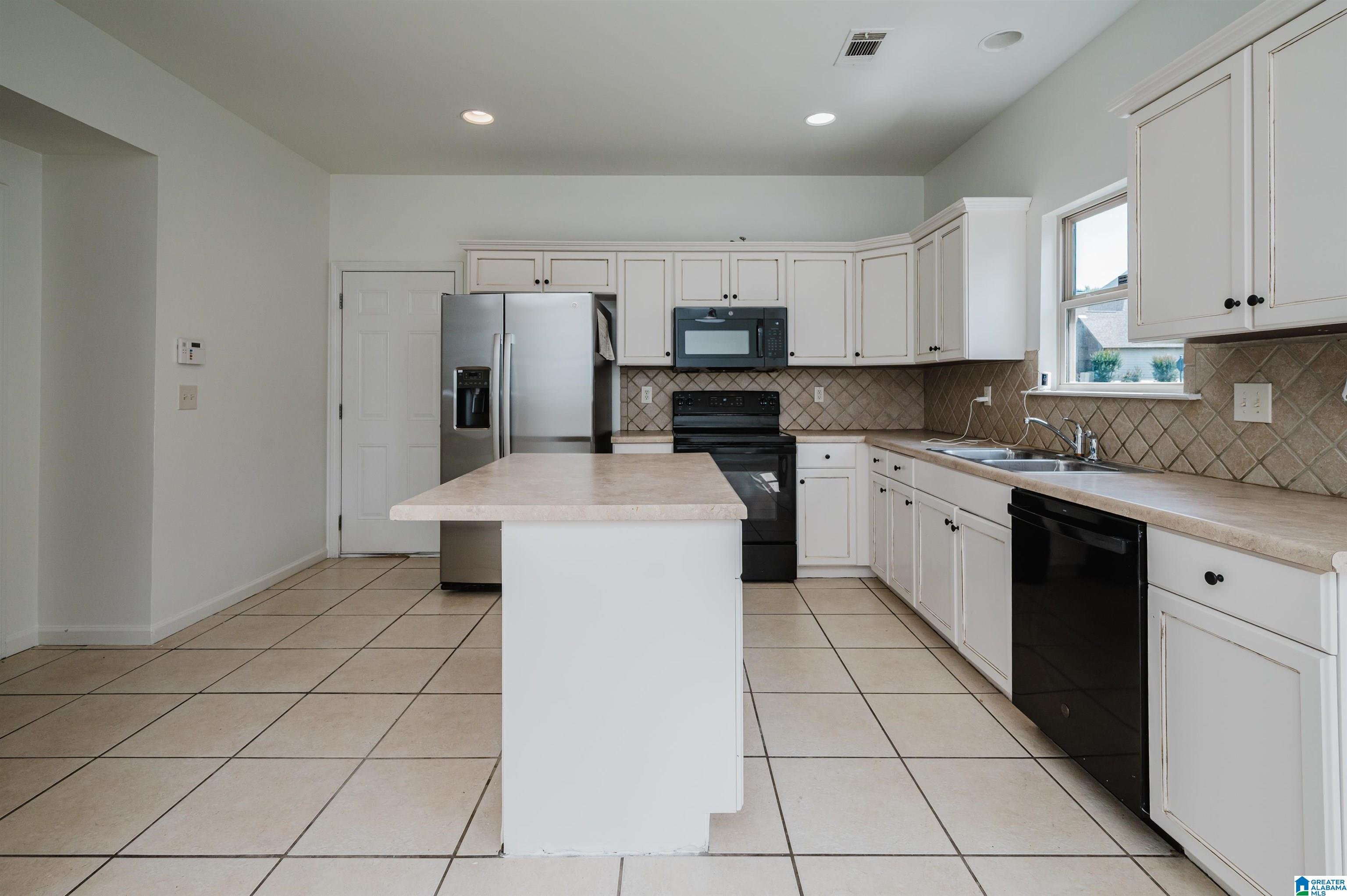 2070 Timberline Drive Calera, AL 35040 - Photo 3 of 62