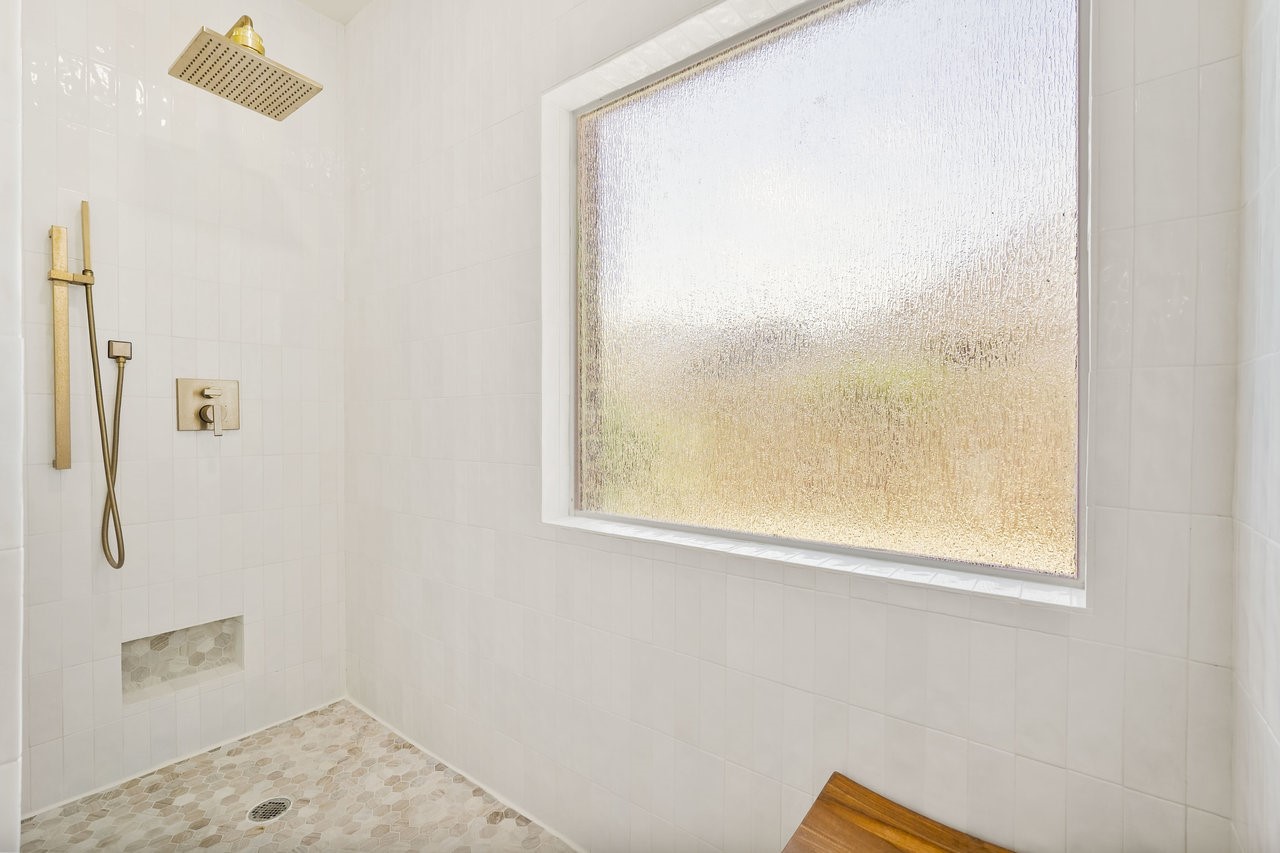 8615 Discus Drive Humble, TX 77346 - Photo 32 of 50 a bathroom with a window