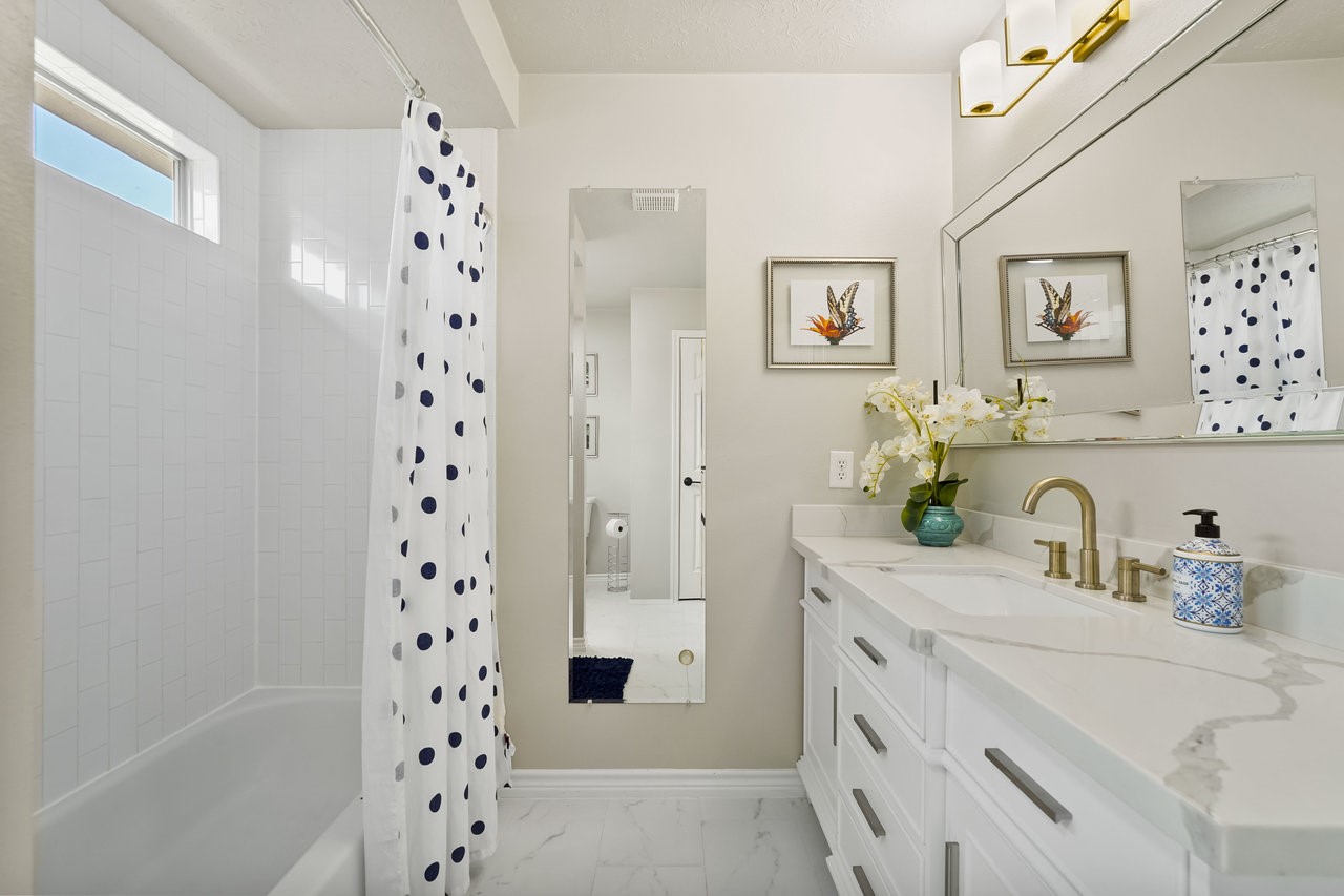 8615 Discus Drive Humble, TX 77346 - Photo 40 of 50 a bathroom with a bathtub sink vanity and mirror