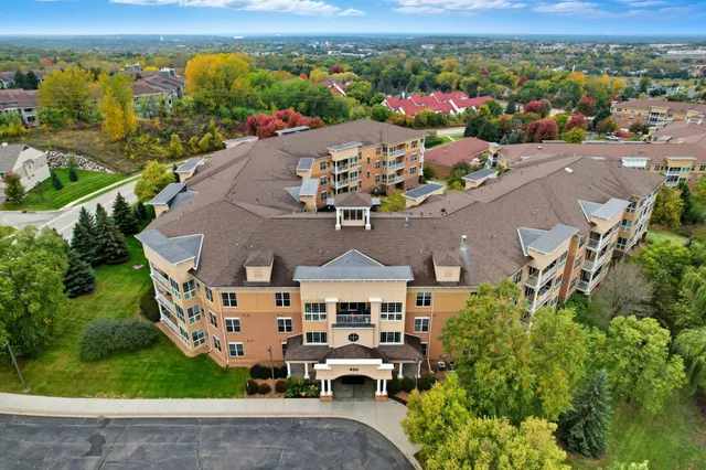 $330,000 | 600 Greenhaven Drive, Unit 213, Burnsville, MN 55306