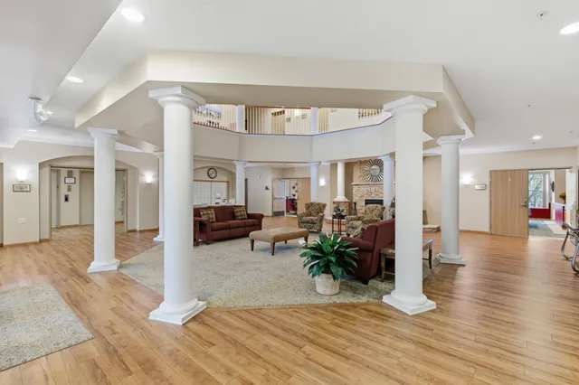 $325,000 | 600 Greenhaven Drive, Unit 213, Burnsville, MN 55306