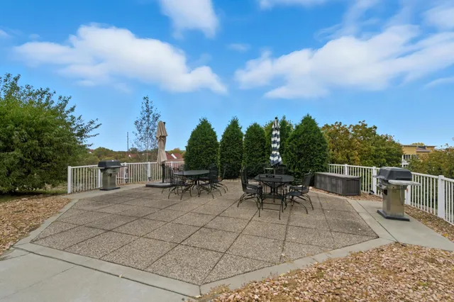 $330,000 | 600 Greenhaven Drive, Unit 213, Burnsville, MN 55306