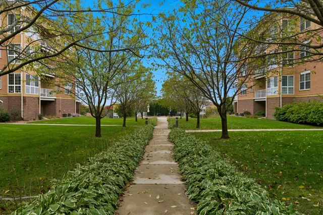 $325,000 | 600 Greenhaven Drive, Unit 213, Burnsville, MN 55306