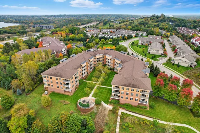 $330,000 | 600 Greenhaven Drive, Unit 213, Burnsville, MN 55306