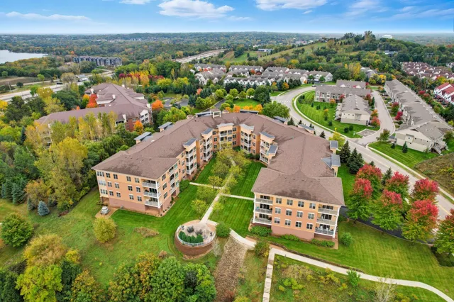 $325,000 | 600 Greenhaven Drive, Unit 213, Burnsville, MN 55306