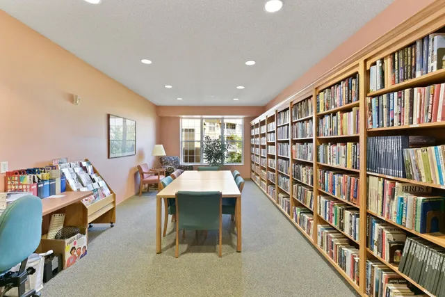 $330,000 | 600 Greenhaven Drive, Unit 213, Burnsville, MN 55306