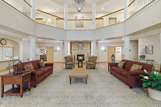 $325,000 | 600 Greenhaven Drive, Unit 213, Burnsville, MN 55306