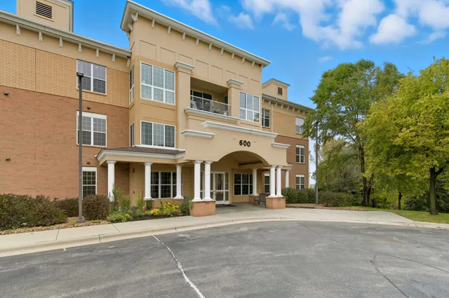 $325,000 | 600 Greenhaven Drive, Unit 213, Burnsville, MN 55306