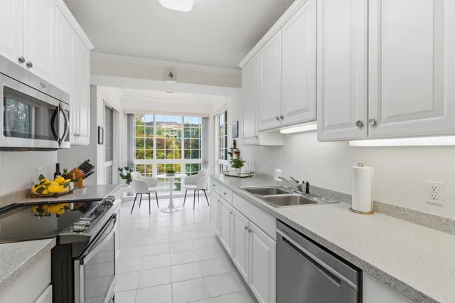 $325,000 | 600 Greenhaven Drive, Unit 213, Burnsville, MN 55306