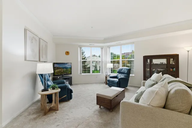 $330,000 | 600 Greenhaven Drive, Unit 213, Burnsville, MN 55306