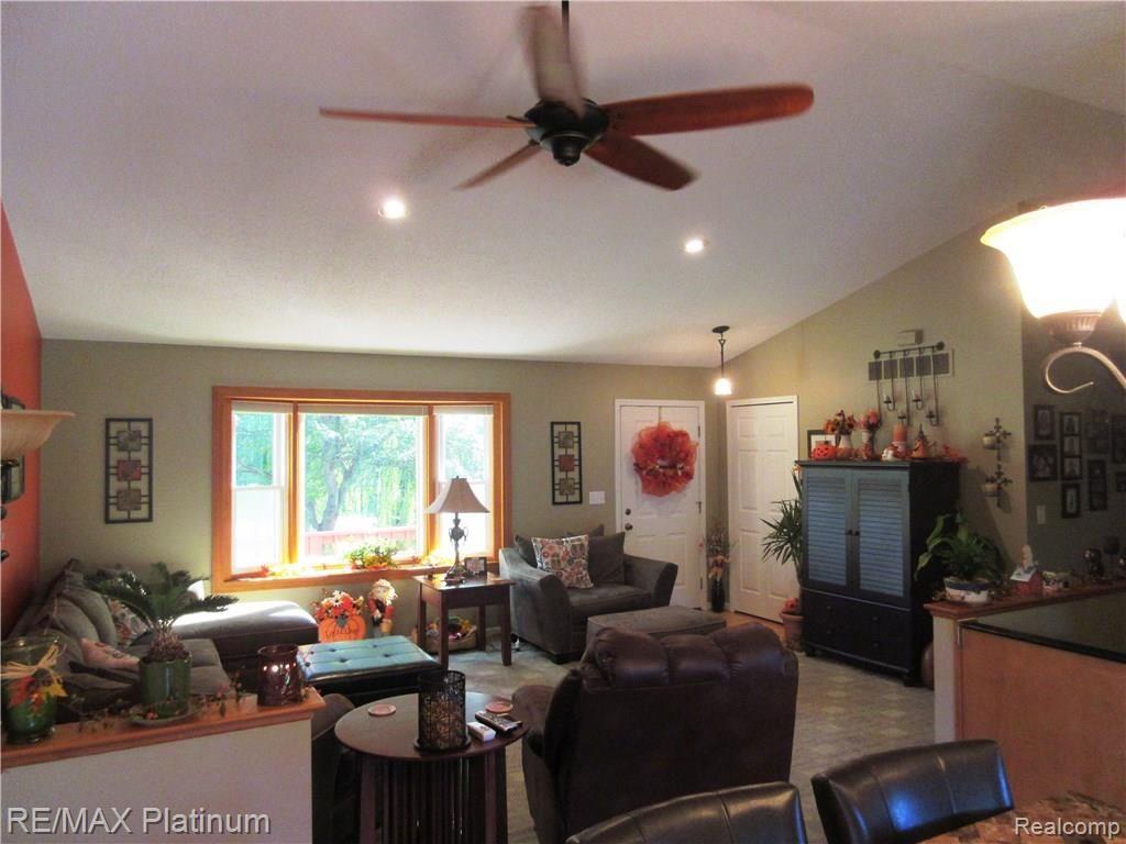 2601 Crooked Lake Road Howell, MI 48843 - Photo 8 of 30 IMG_1100.JPG