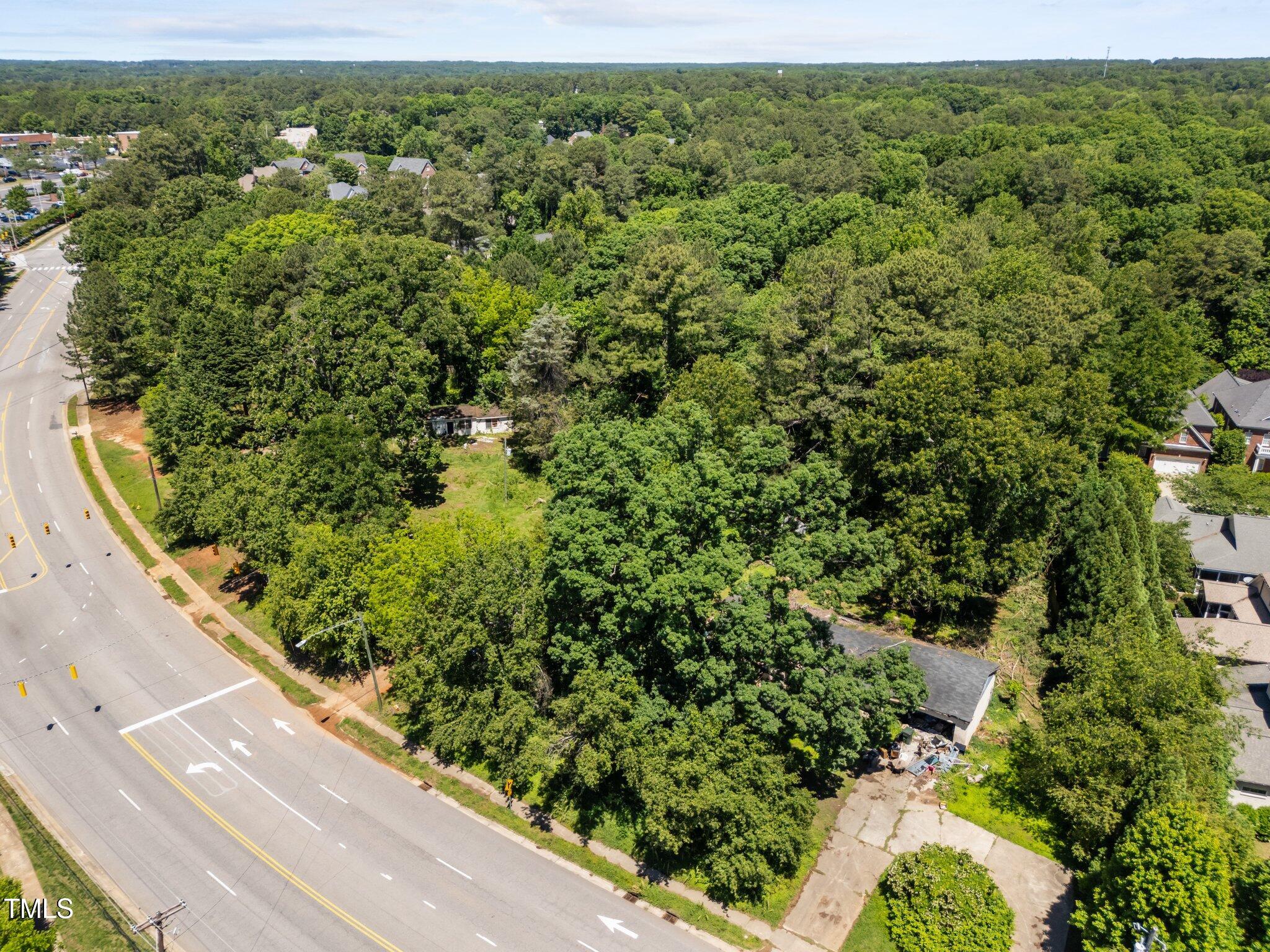 1910 West Millbrook Road Raleigh, NC 27612 - Photo 4 of 8 a view of a garden