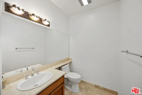 $1,250,000 | 118 South Clark Drive, Unit 302, West Hollywood, CA 90048