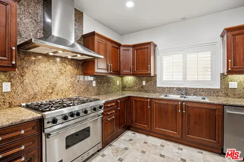 $1,250,000 | 118 South Clark Drive, Unit 302, West Hollywood, CA 90048