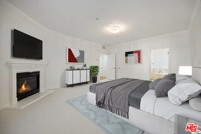 $1,250,000 | 118 South Clark Drive, Unit 302, West Hollywood, CA 90048