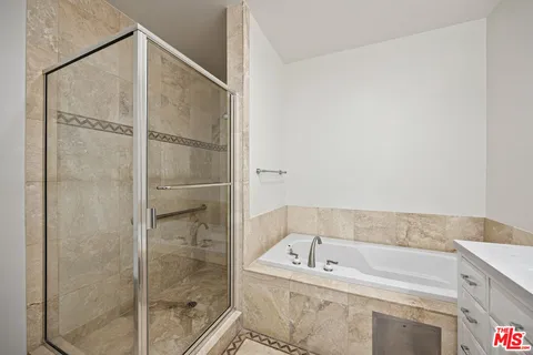 $1,250,000 | 118 South Clark Drive, Unit 302, West Hollywood, CA 90048