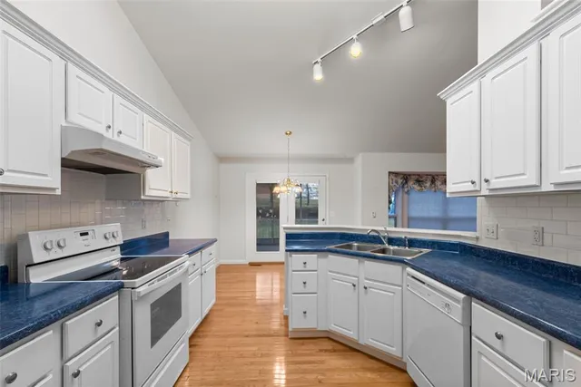 $369,900 | 6042 Glennaire Drive, Unit 28, St. Louis, MO 63129