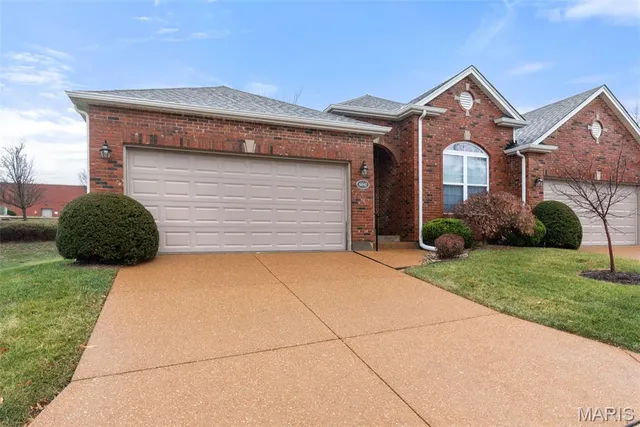 $369,900 | 6042 Glennaire Drive, Unit 28, St. Louis, MO 63129
