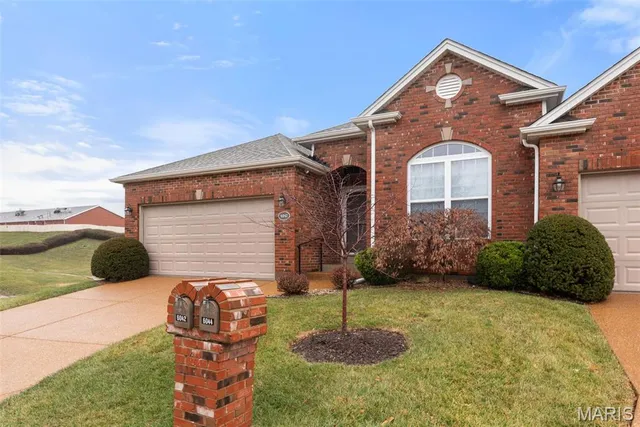 $369,900 | 6042 Glennaire Drive, Unit 28, St. Louis, MO 63129