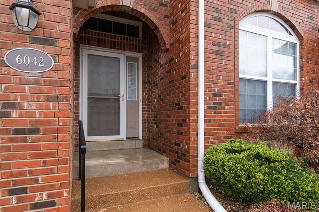 $369,900 | 6042 Glennaire Drive, Unit 28, St. Louis, MO 63129