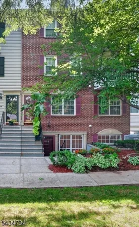 $349,000 | 33 Seton Hall Drive, Newark, NJ 07103