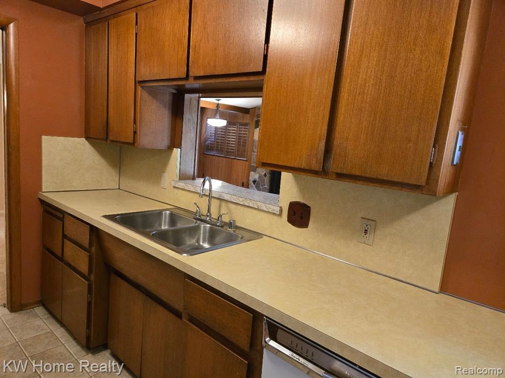 28401 Hawberry Road Farmington Hills, MI 48331 - Photo 10 of 34