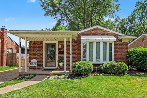 $385,000 | 1955 Catalpa Drive, Berkley, MI 48072