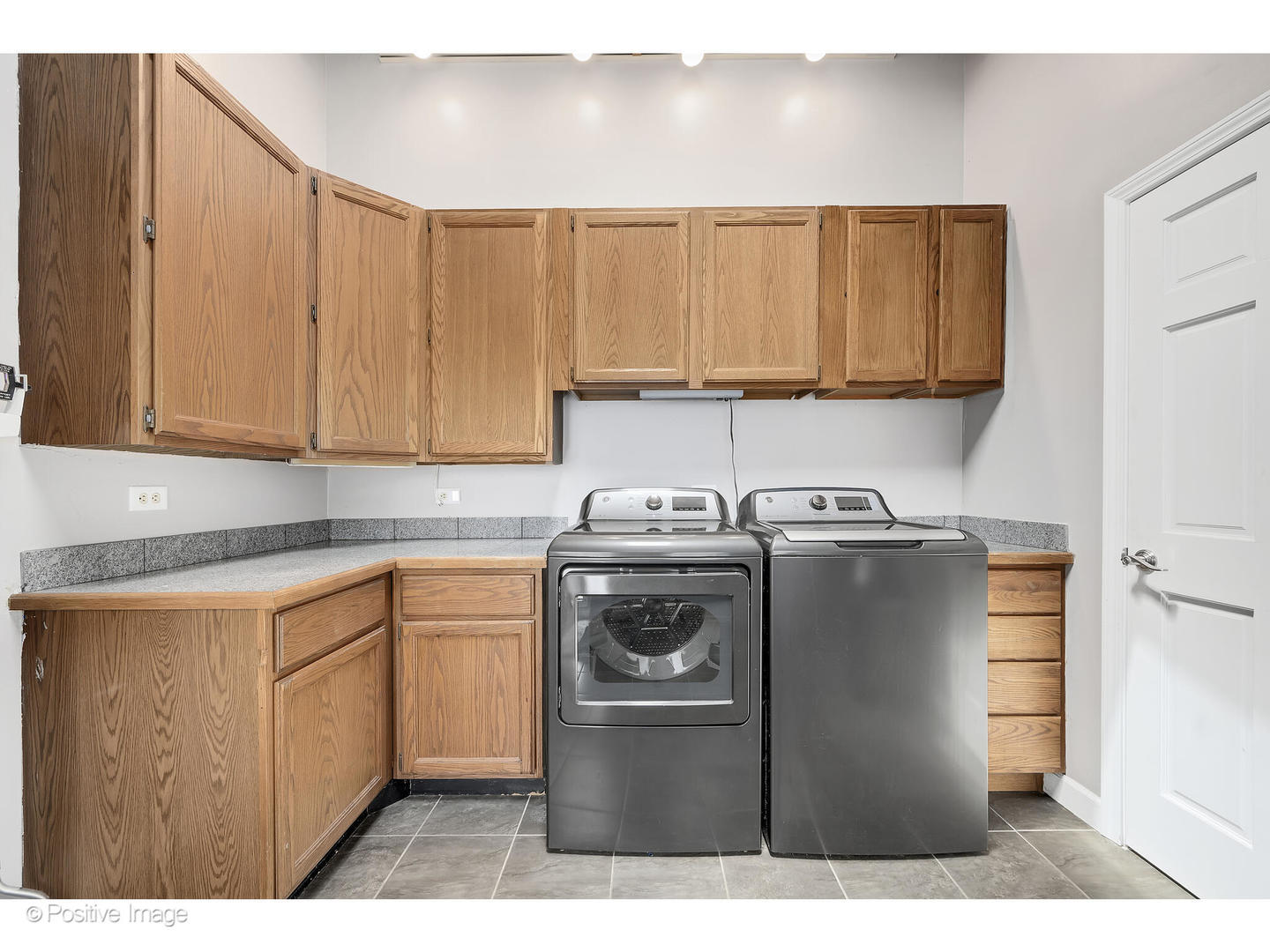 4N339 Kaelin Road West Chicago, IL 60185 - Photo 16 of 39 Gallery Image 16