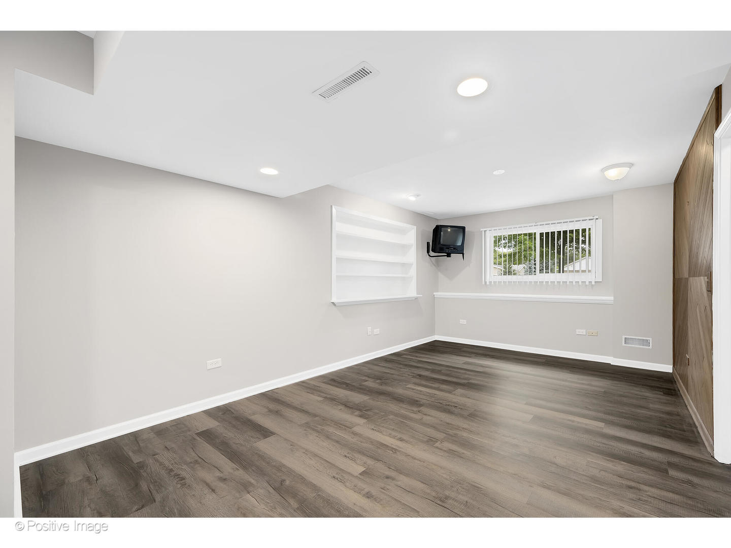 4N339 Kaelin Road West Chicago, IL 60185 - Photo 25 of 39 Gallery Image 25