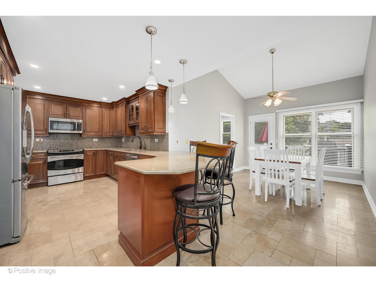4N339 Kaelin Road West Chicago, IL 60185 - Photo 5 of 39 Gallery Image 5
