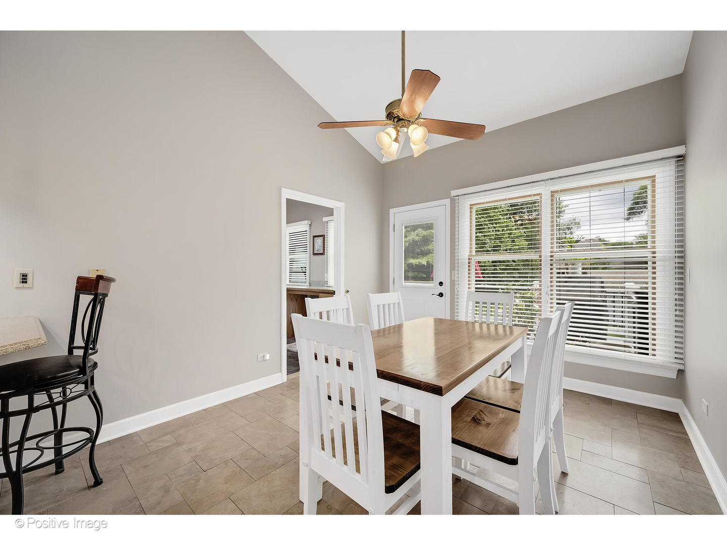 4N339 Kaelin Road West Chicago, IL 60185 - Photo 9 of 39 Gallery Image 9
