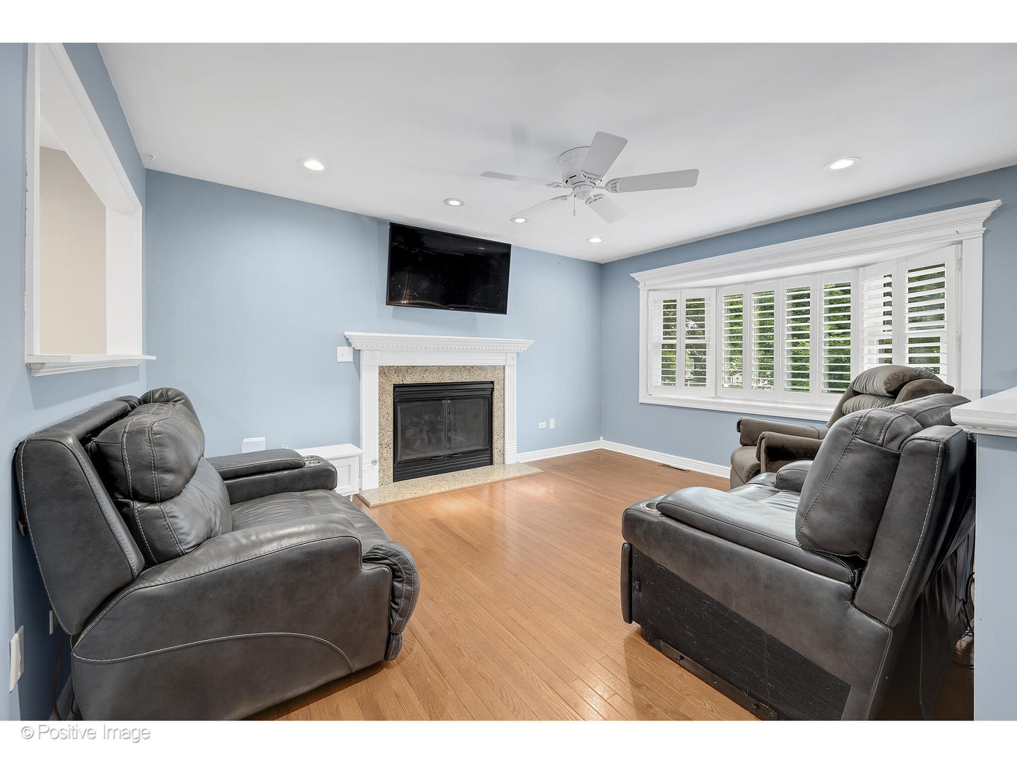 4N339 Kaelin Road West Chicago, IL 60185 - Photo 10 of 39 Gallery Image 10