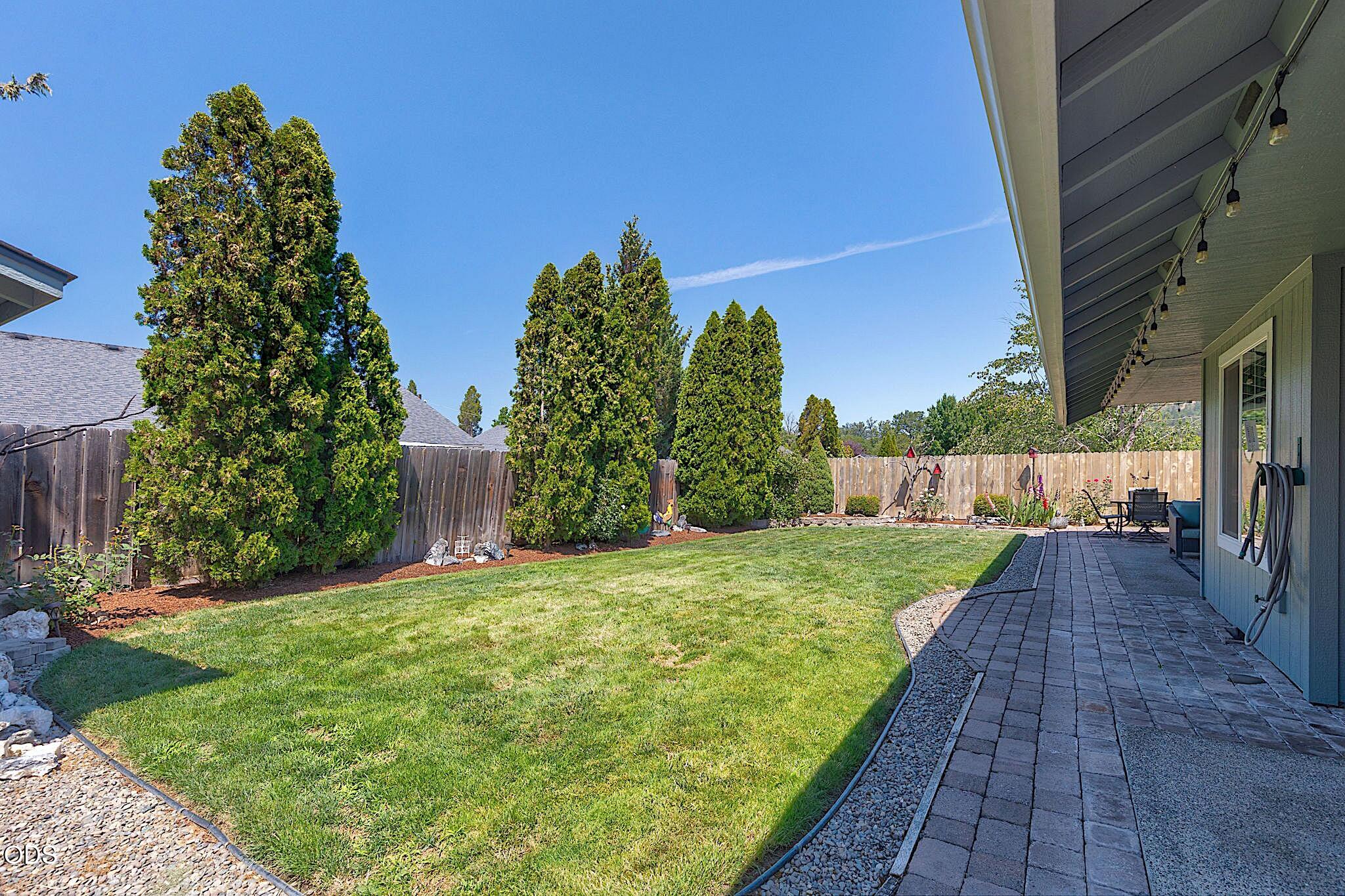 2714 Trinity Way Grants Pass, OR 97527 - Photo 35 of 37