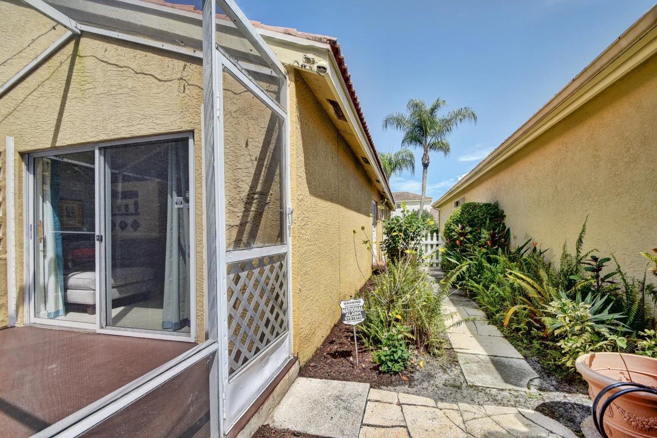 10964 Crescendo Circle Boca Raton, FL 33498 - Photo 38 of 41 DSC_9937_38_39_40_41