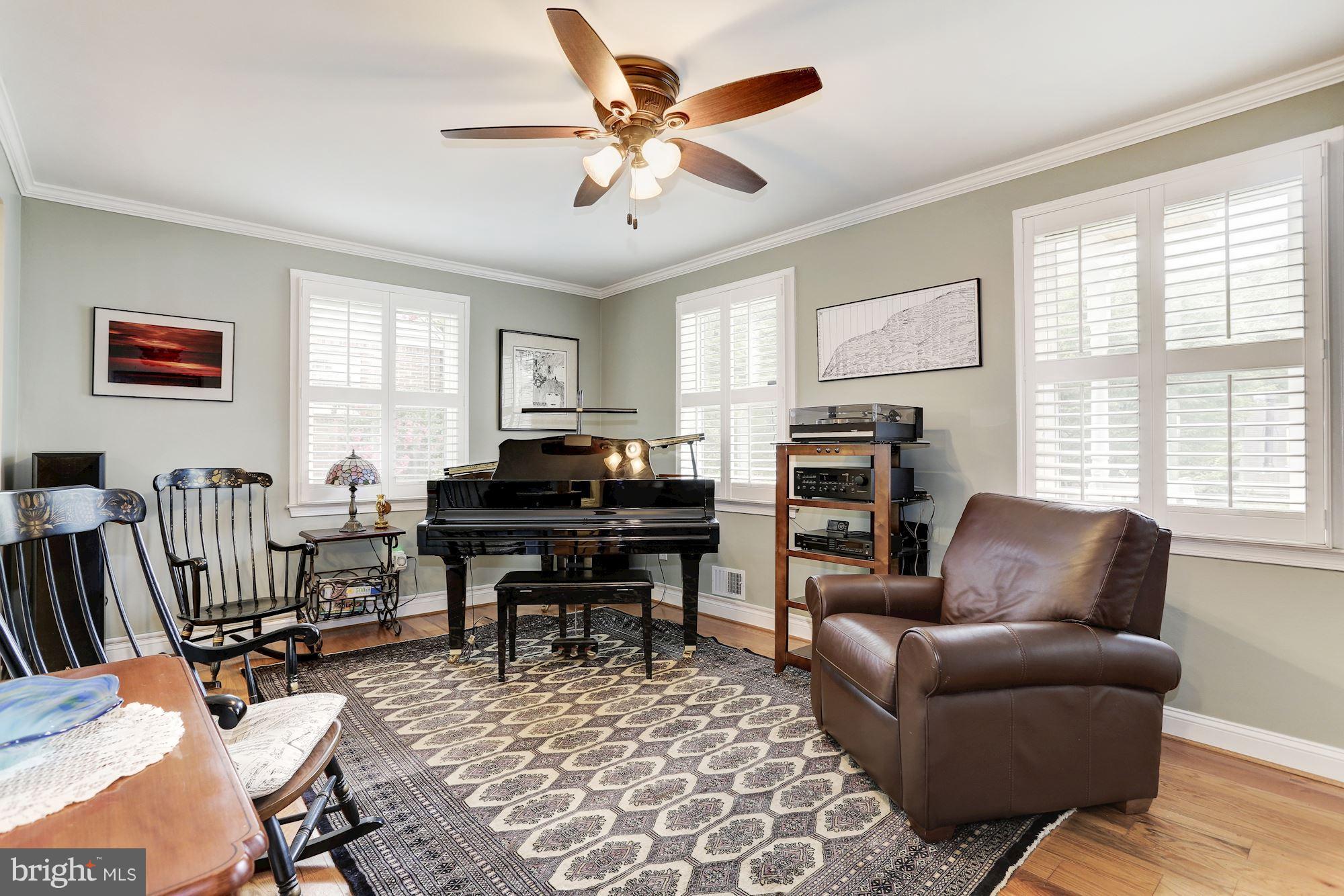 1914 Fairbank Road Baltimore, MD 21209 - Photo 3 of 28 Living Room