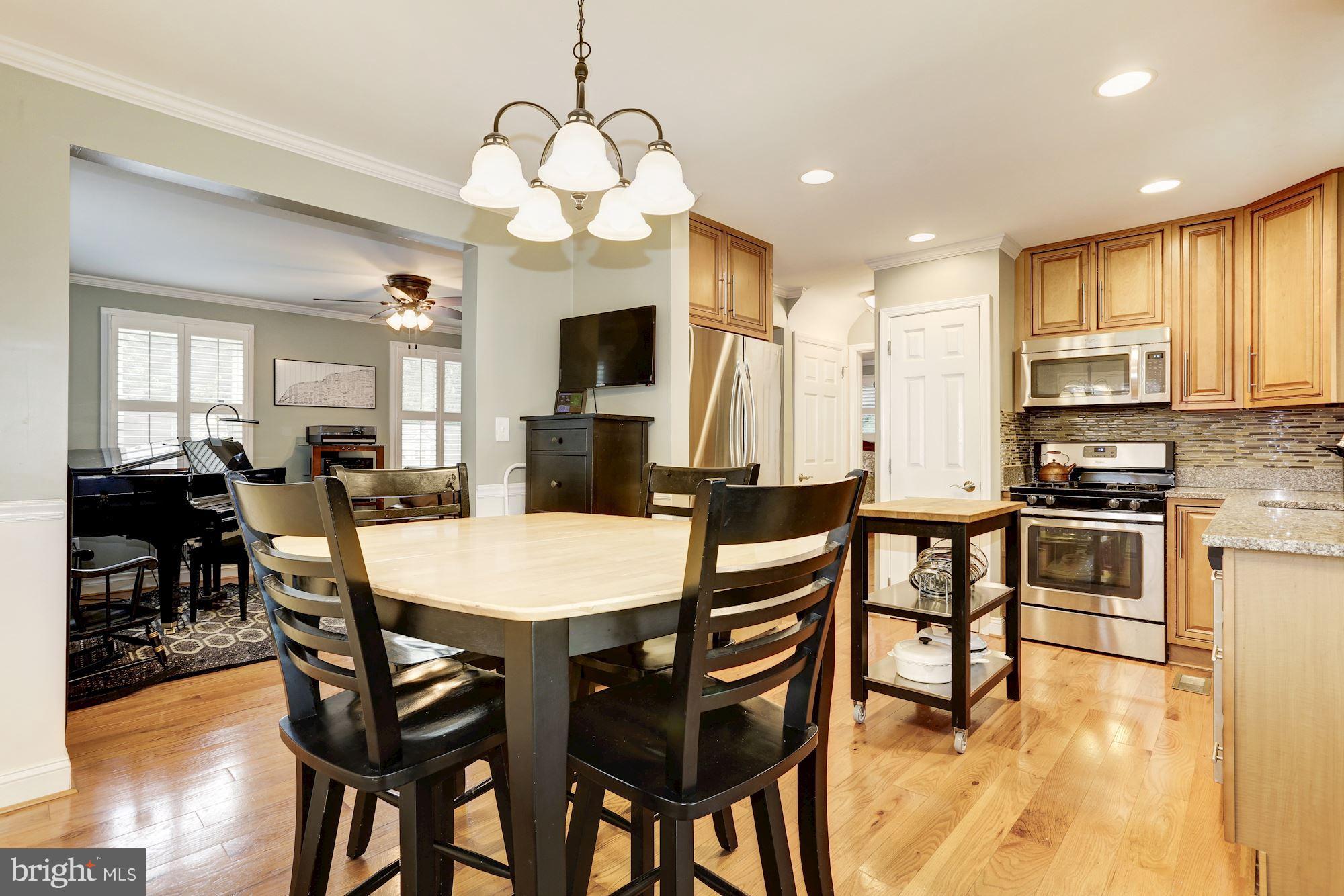1914 Fairbank Road Baltimore, MD 21209 - Photo 7 of 28 Dining Room