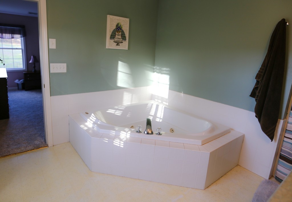 35 Healy Road Dudley, MA 01571 - Photo 17 of 27 Gallery Image 17