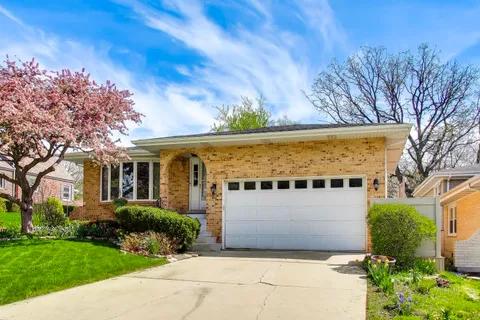 $475,000 | 9307 South 82nd Court, Hickory Hills, IL 60457