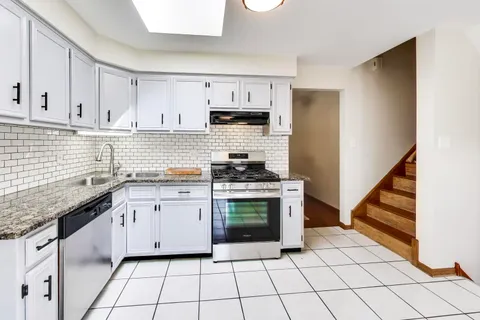 $475,000 | 9307 South 82nd Court, Hickory Hills, IL 60457