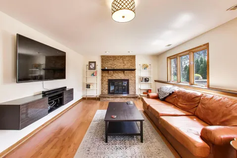 $475,000 | 9307 South 82nd Court, Hickory Hills, IL 60457