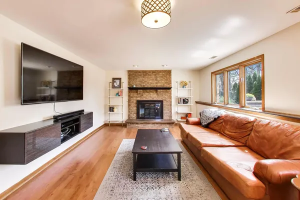 $475,000 | 9307 South 82nd Court, Hickory Hills, IL 60457
