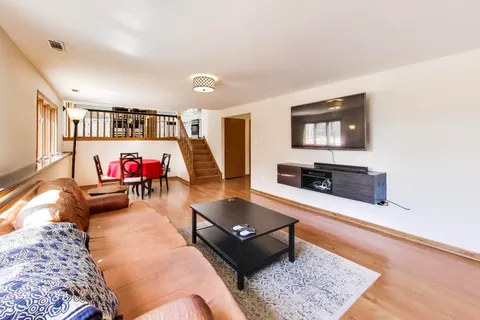 $475,000 | 9307 South 82nd Court, Hickory Hills, IL 60457